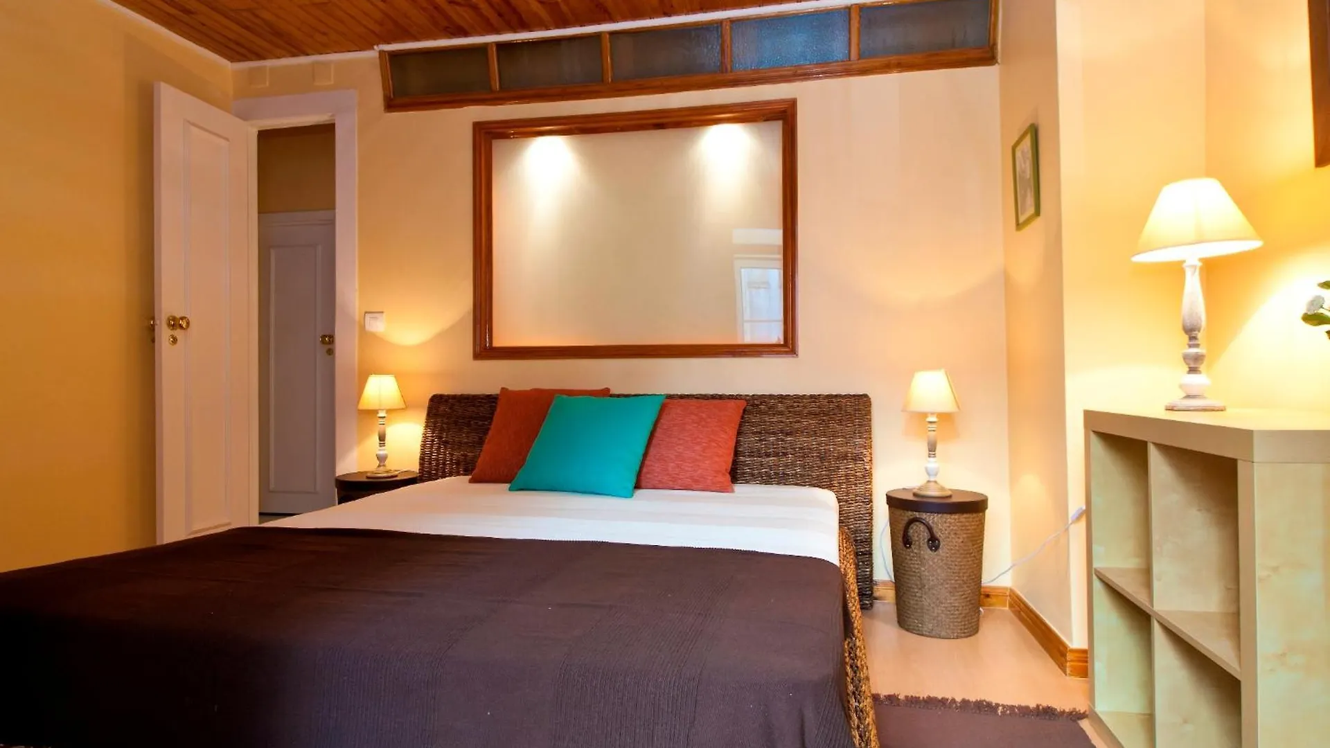 Appartamento Central Apart In Vibrant Bairro Alto Lisbona