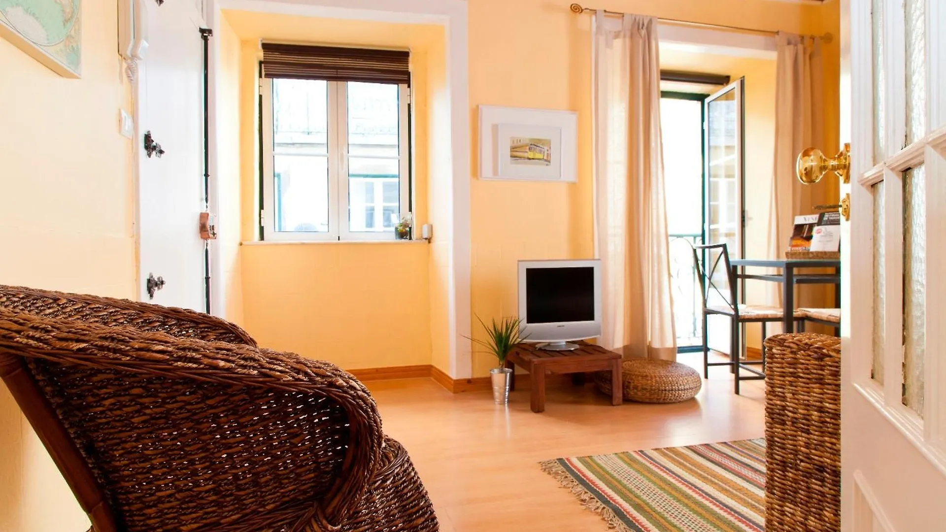 Central Apart In Vibrant Bairro Alto Lisbona 0*,
