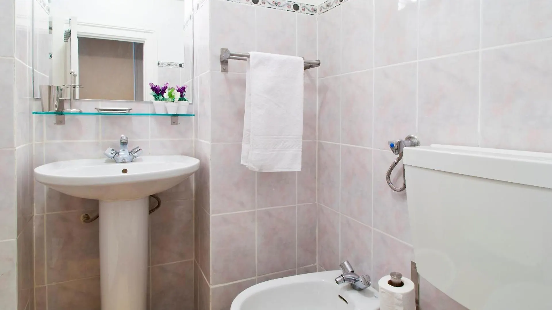 Apartment Central Apart In Vibrant Bairro Alto Lisbon